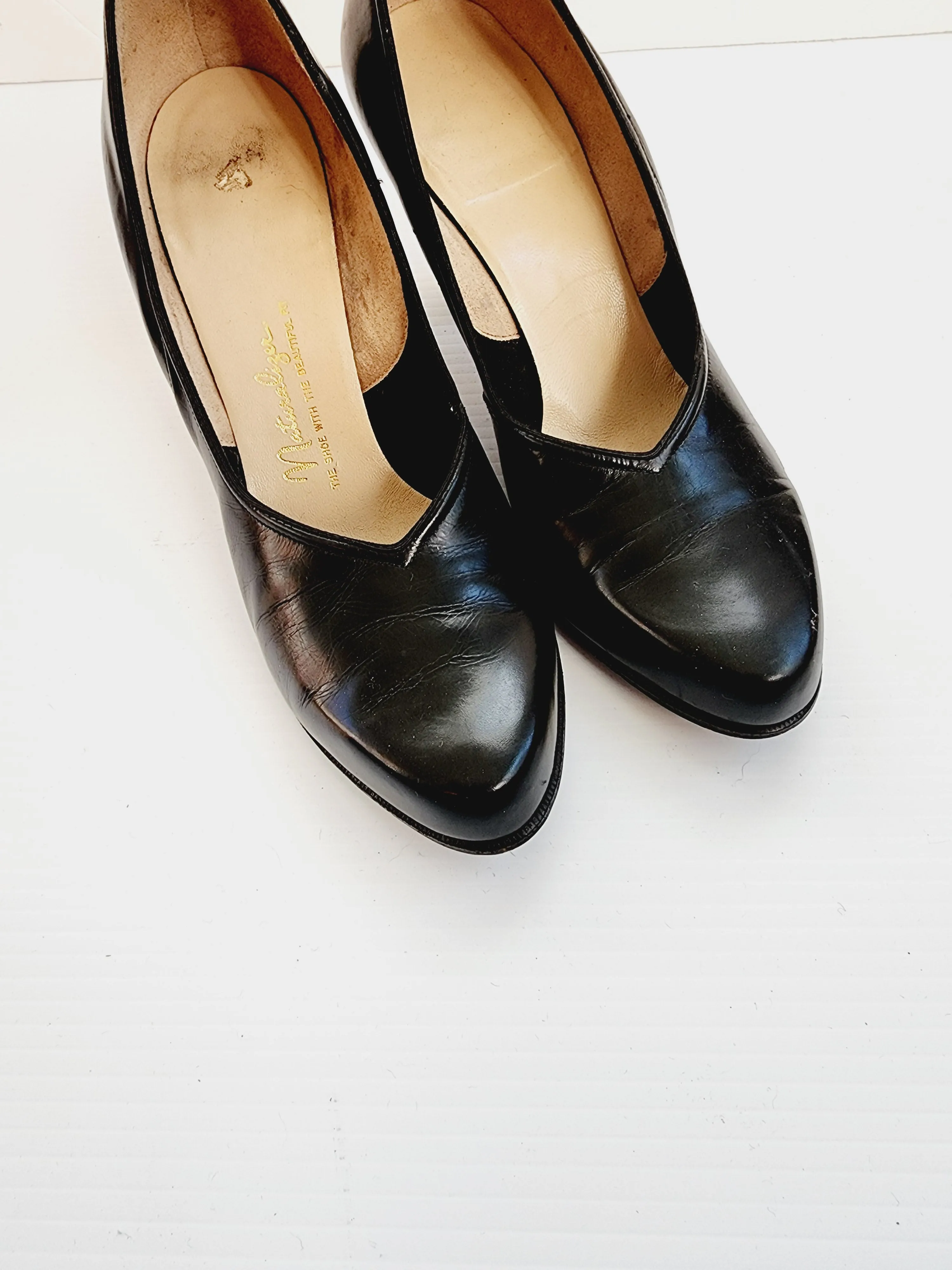 1930s Black High Heel Pumps Shiny Leather Classic by Naturalizer Size 6