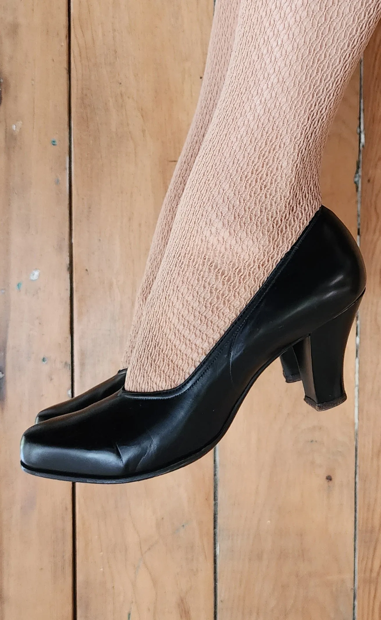 1930s Black High Heel Pumps Shiny Leather Classic by Naturalizer Size 6