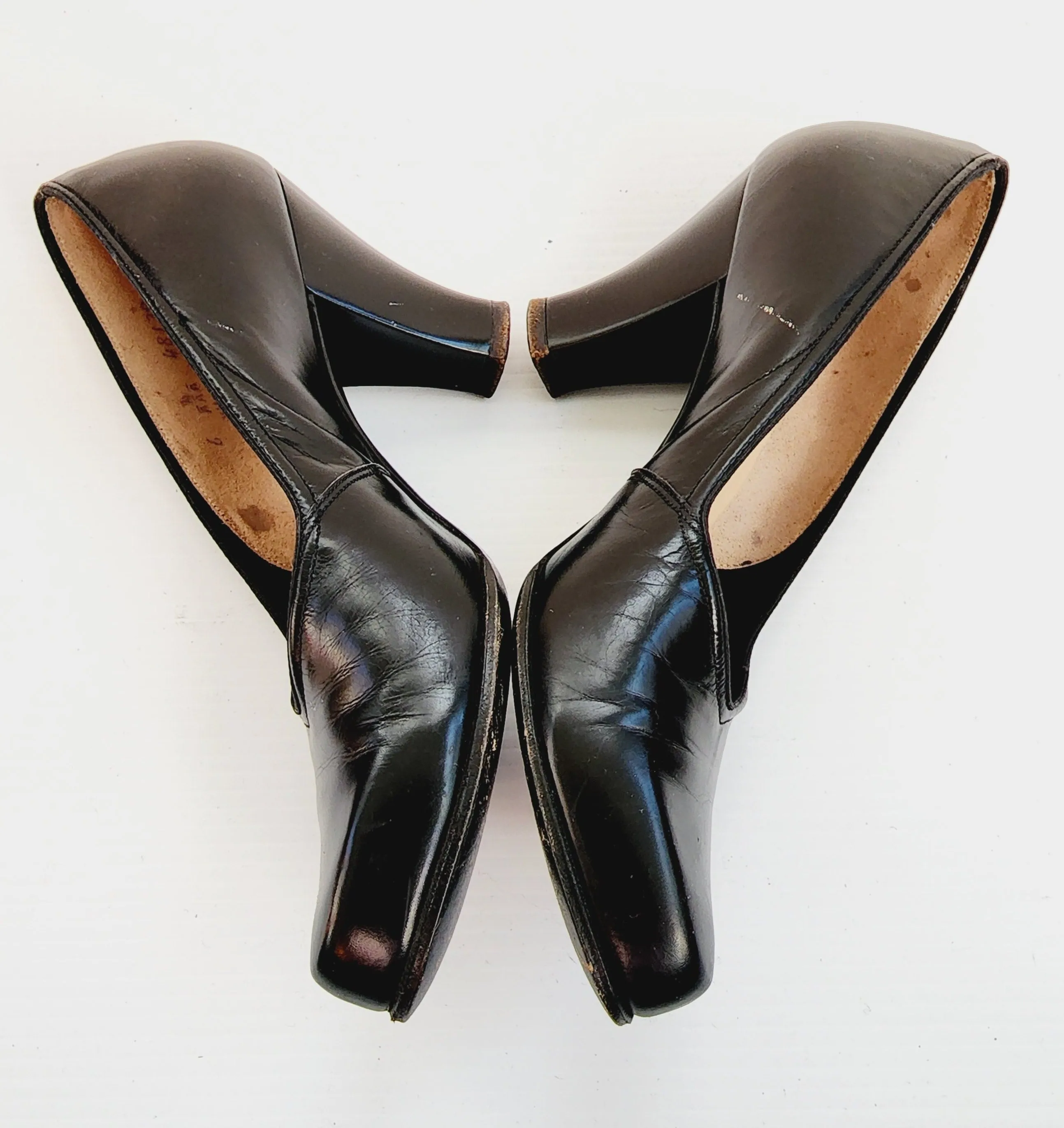 1930s Black High Heel Pumps Shiny Leather Classic by Naturalizer Size 6