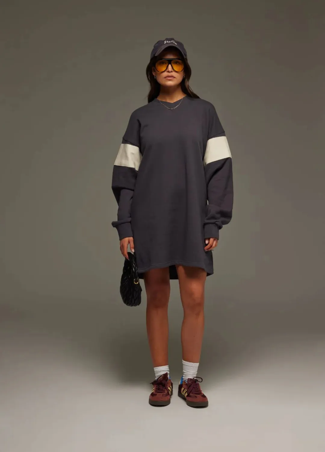 94 V-Neck Sweater Dress (Noir)