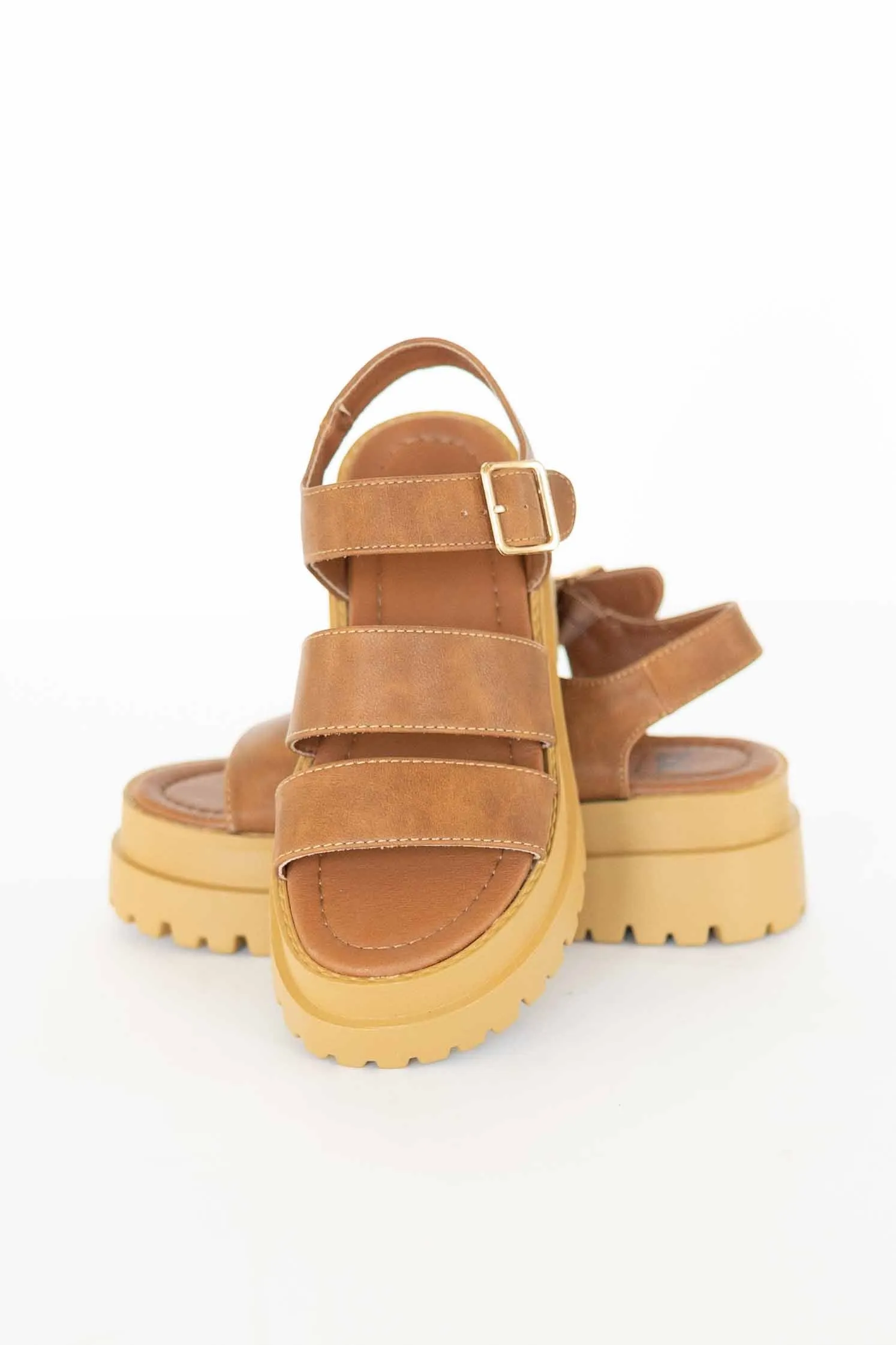 [CHINESE LAUNDRY] BADDIE SMOOTH CASUAL SANDAL