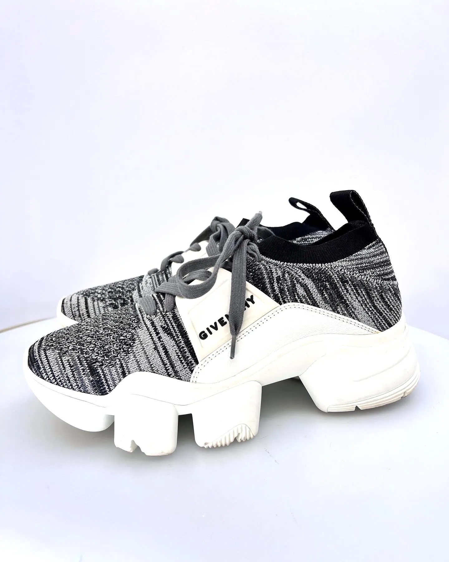 GIVENCHY JAW KNIT LOW TOP SNEAKERS