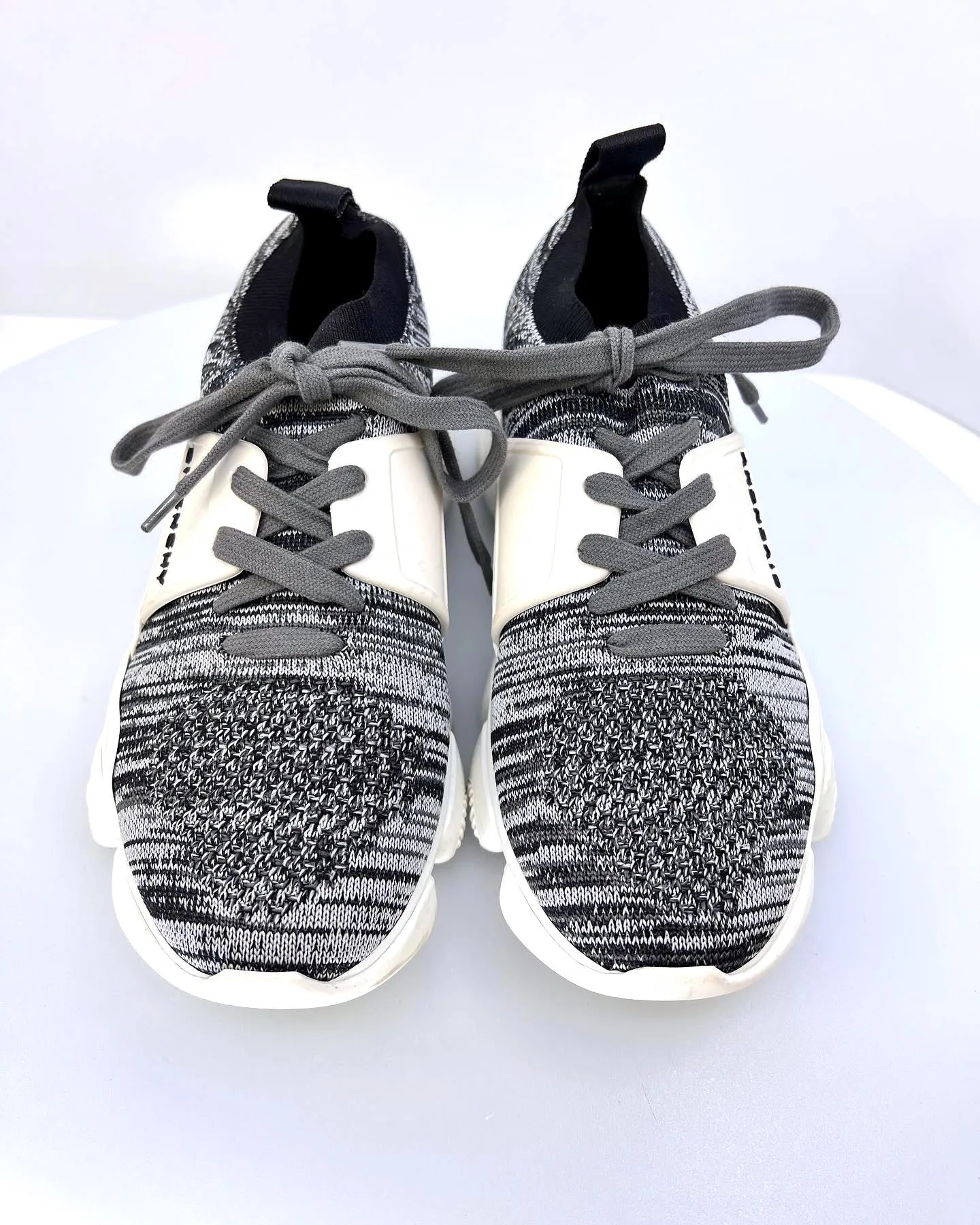GIVENCHY JAW KNIT LOW TOP SNEAKERS