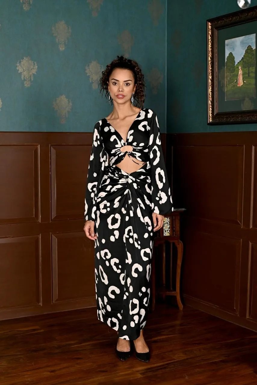 Living in the moment - cutout maxi dress in abstract print
