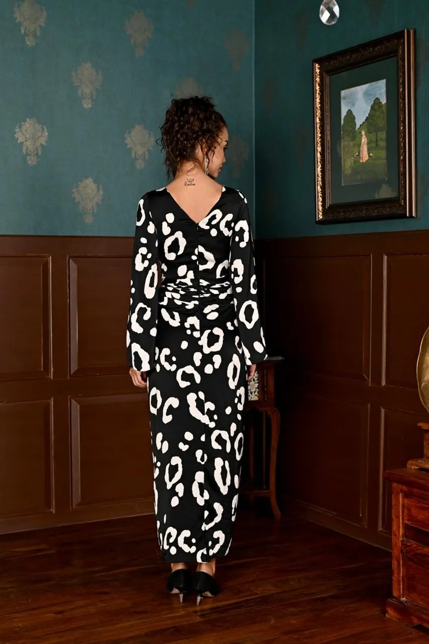 Living in the moment - cutout maxi dress in abstract print