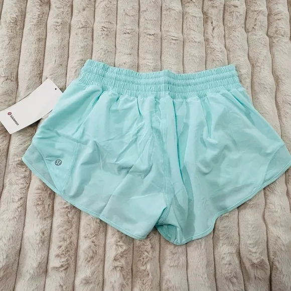 LULULEMON ATHLETICA Hotty Hot High-Rise Lined Short 2.5&quot; Ideal Mint 8 NWT LL-141
