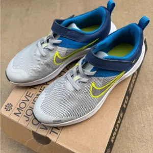 New Nike Downshifter 12 Sneakers Gray Blue - size 3Y little kids
