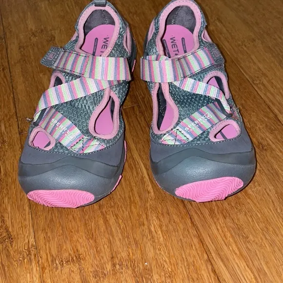 NWOT girls Sperry Top Sider wet tech open sandal pink and grey striped size 2.