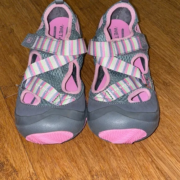 NWOT girls Sperry Top Sider wet tech open sandal pink and grey striped size 2.