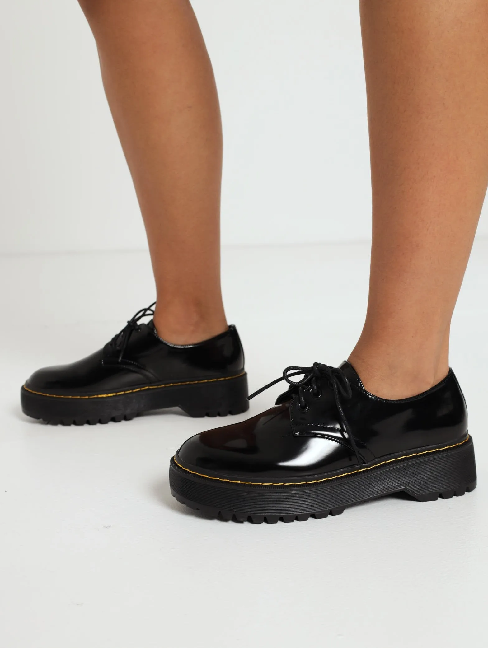 Plain Oxford Lace-Up With Stitch Detail - Black