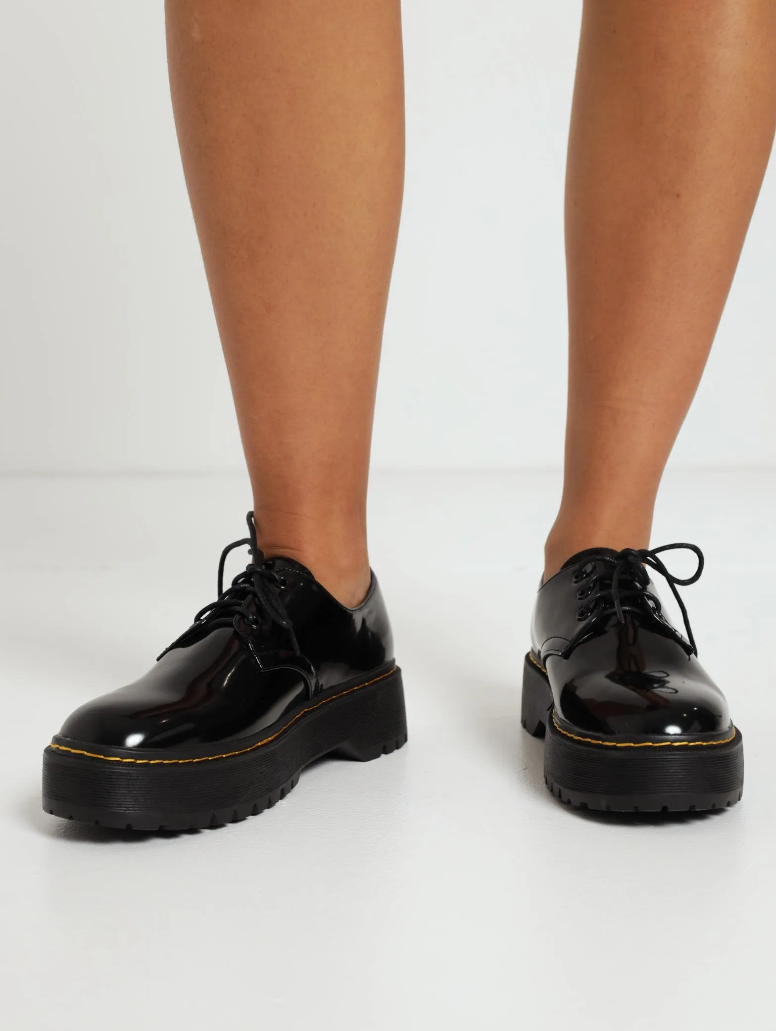Plain Oxford Lace-Up With Stitch Detail - Black
