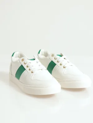 Plain Street Sneaker With Contrast Stripe Sneaker - White/Green