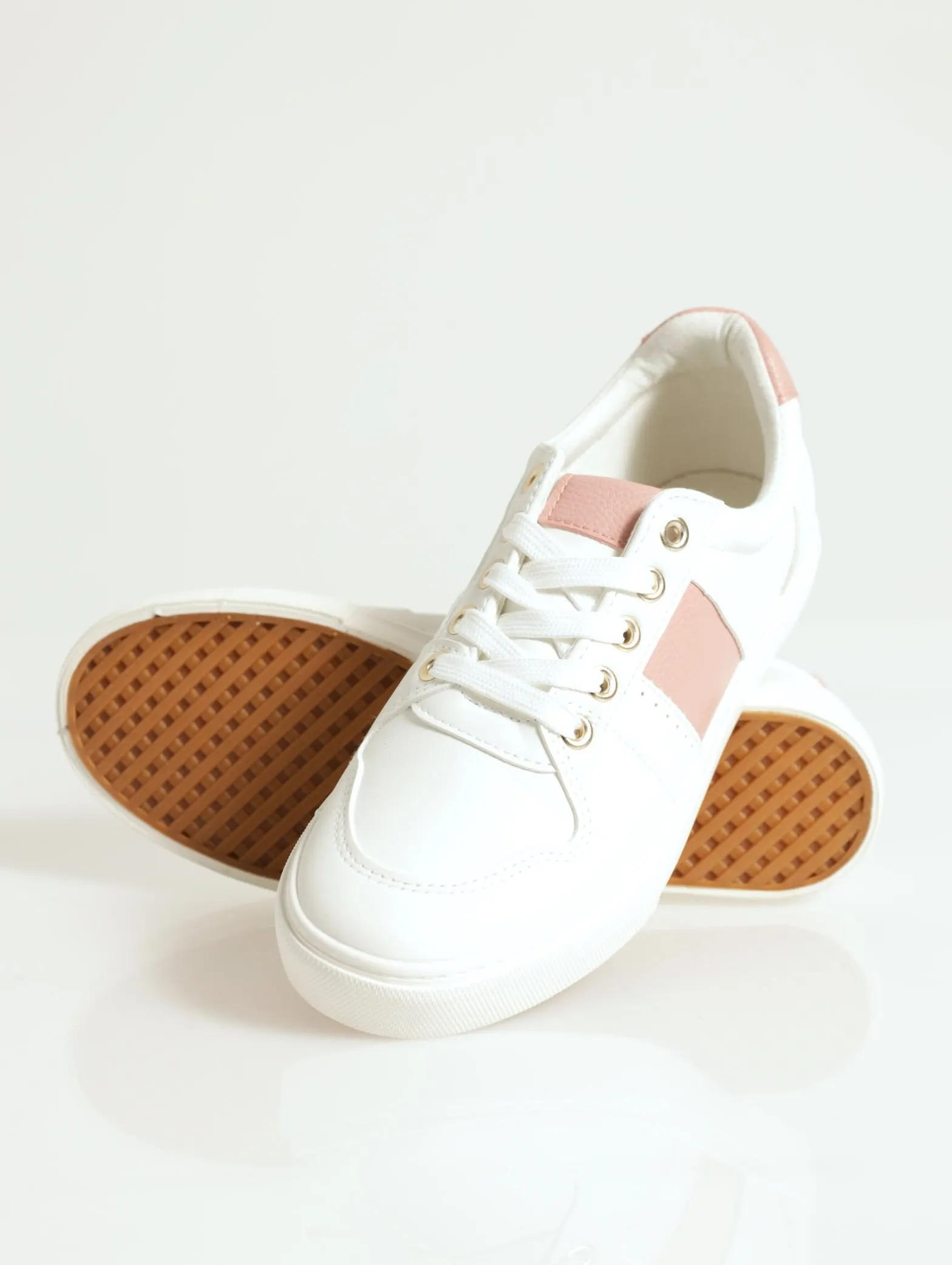 Plain Street Sneaker With Contrast Stripe - White/Pink