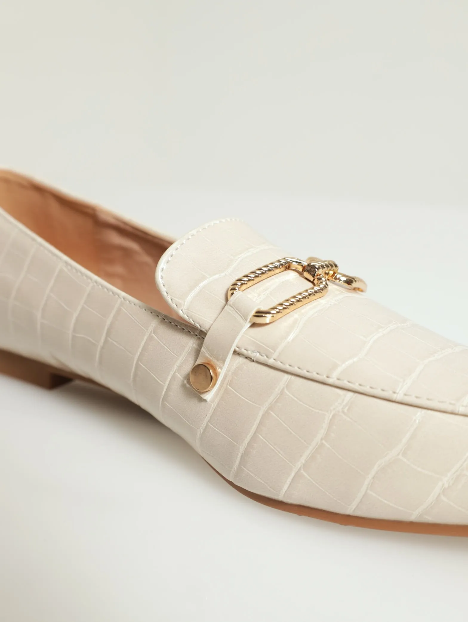 Pointed Loafer With Textured Metal Trim - Cream