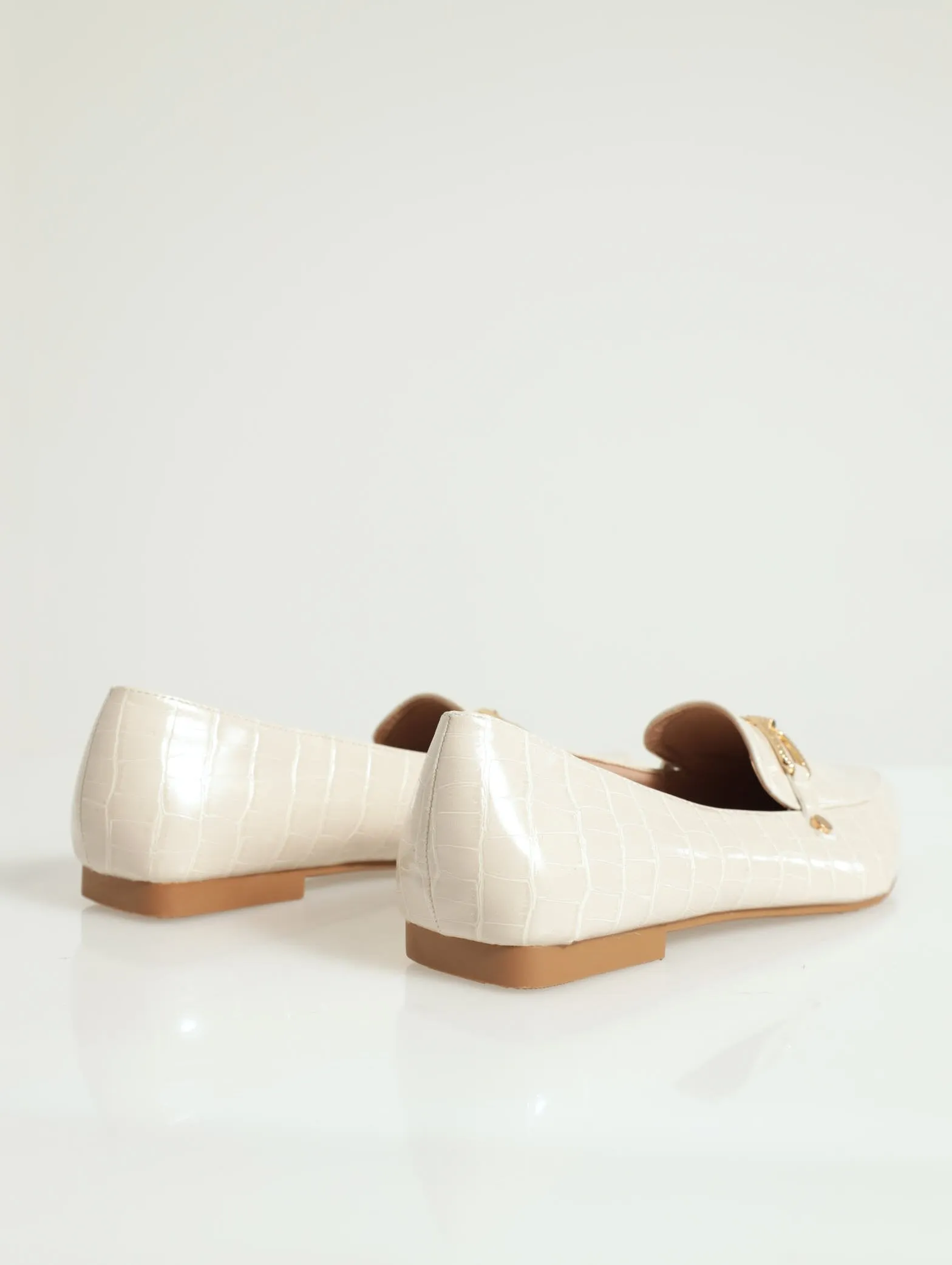 Pointed Loafer With Textured Metal Trim - Cream