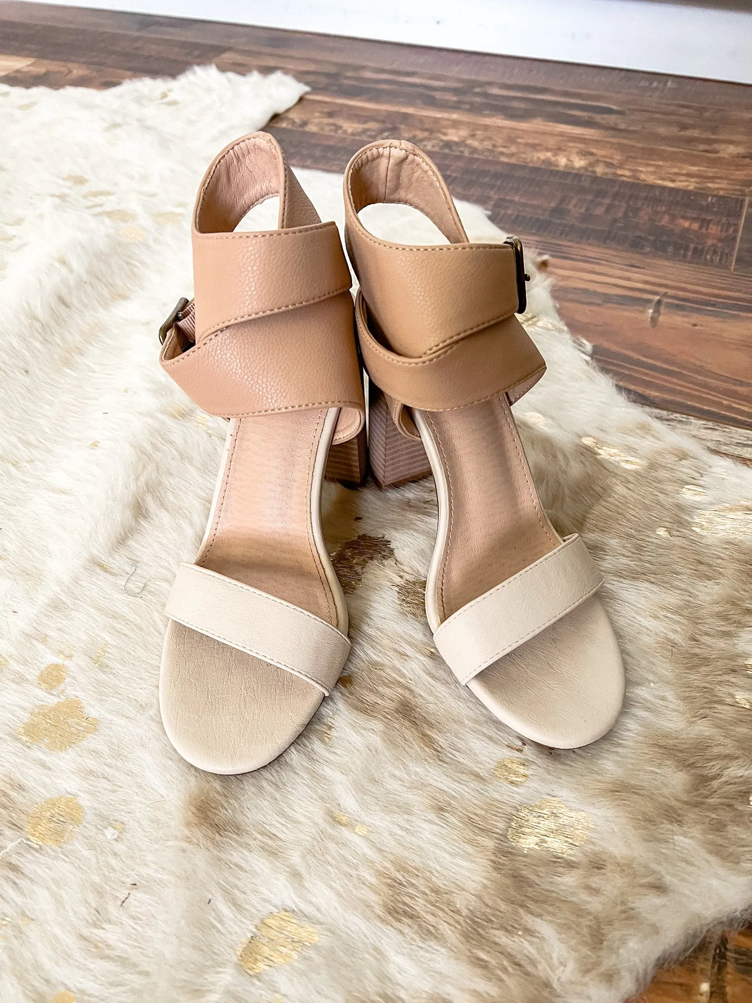 SCARLETT BLOCK HEELED SANDAL - BEIGE