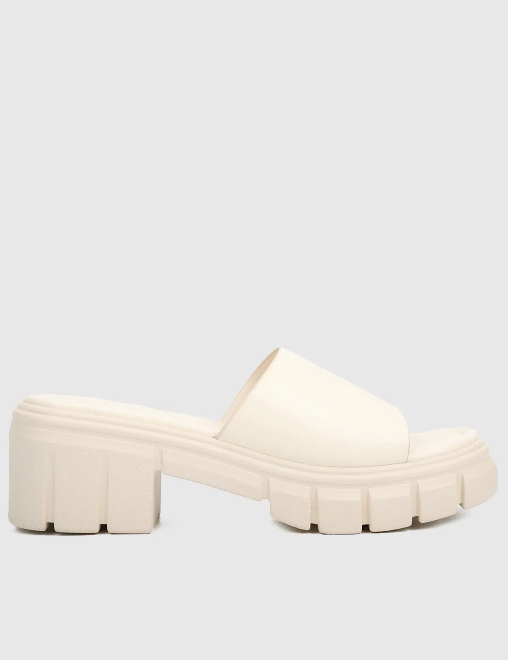 Shari Open Toe Sandals & Flip Flops (White)
