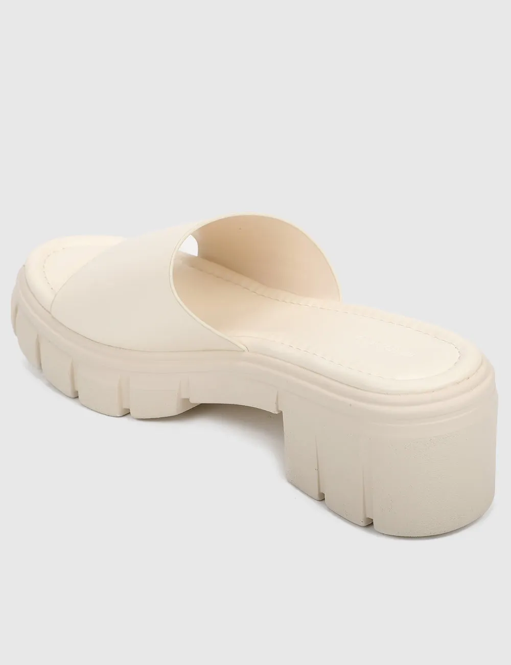Shari Open Toe Sandals & Flip Flops (White)