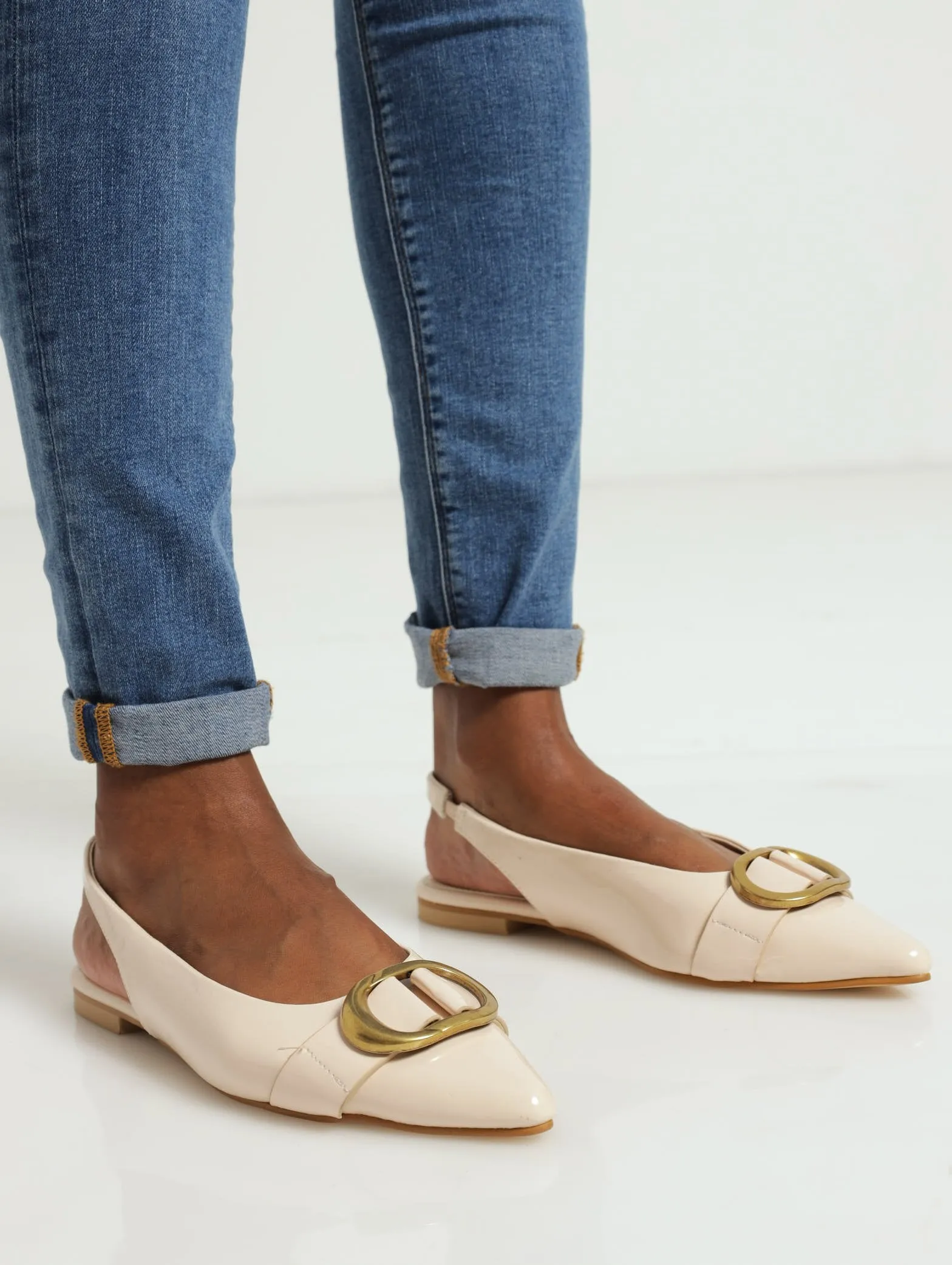 Slindback Pointy Pump With Gold Metal Trim - Oatmeal