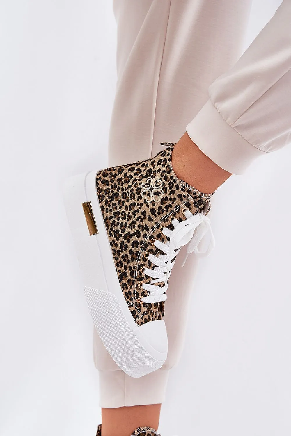 Sneakers Step in style