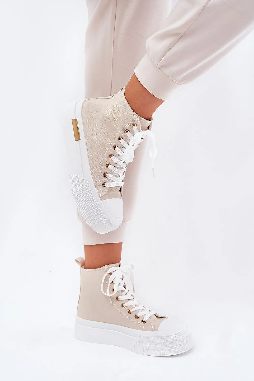 Sneakers Step in style
