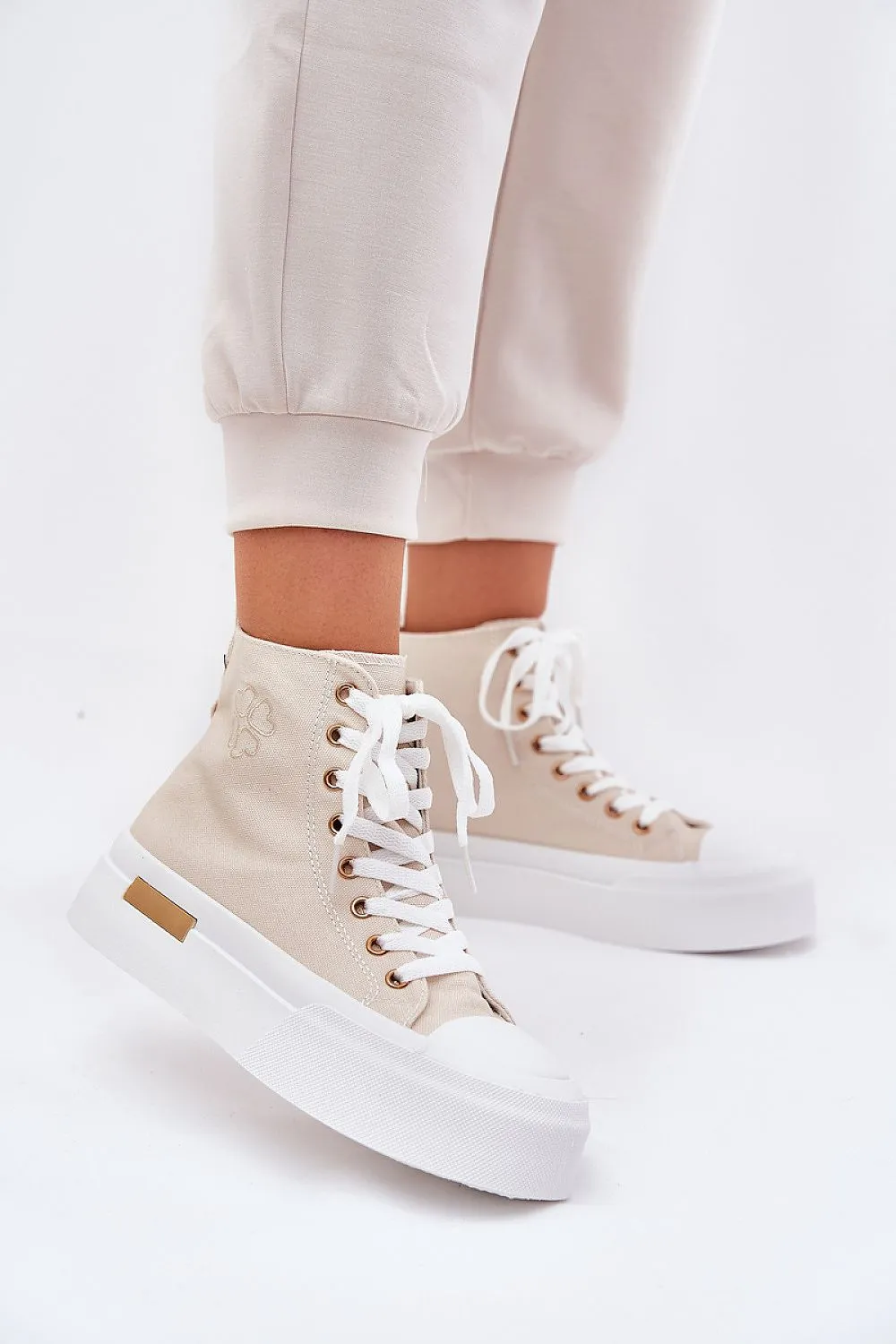 Sneakers Step in style