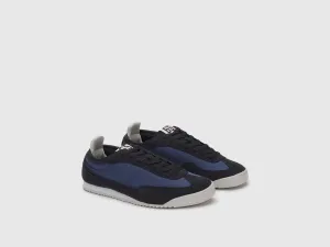Solid Pattern Lace-Up Sneakers