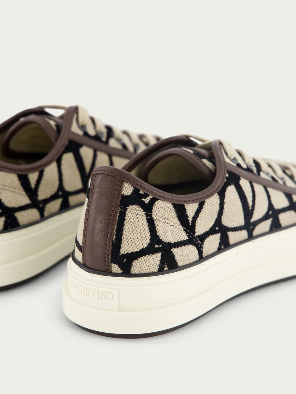 Toile Iconographe Totaloop Sneakers