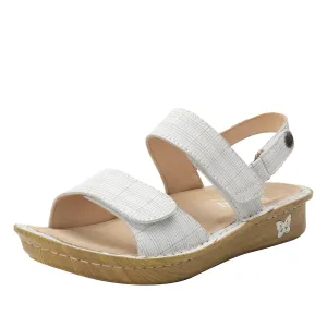 Verona - Engraver White (SAMPLE SALE)