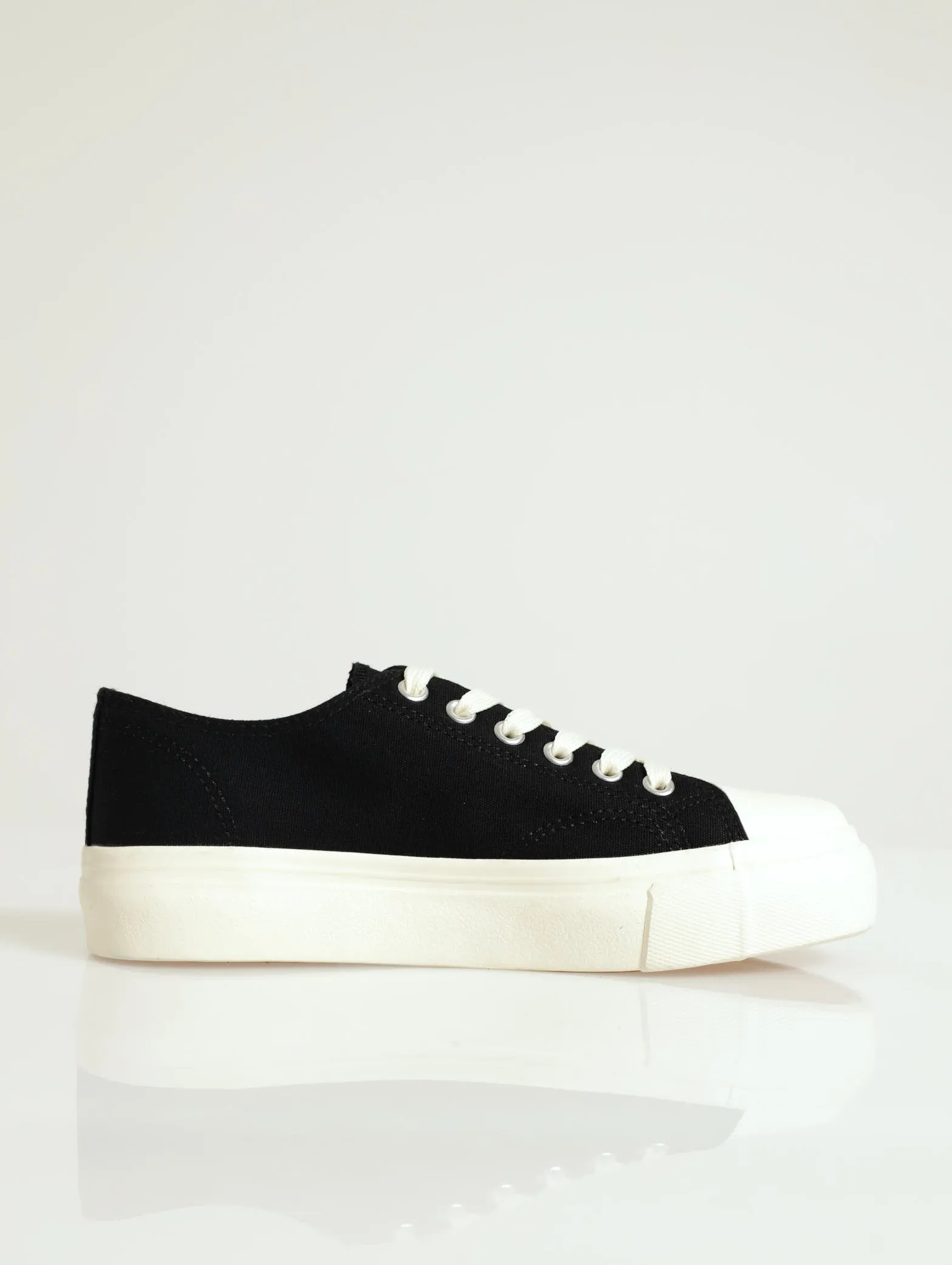 Vulcanized Plain Sneaker - Black