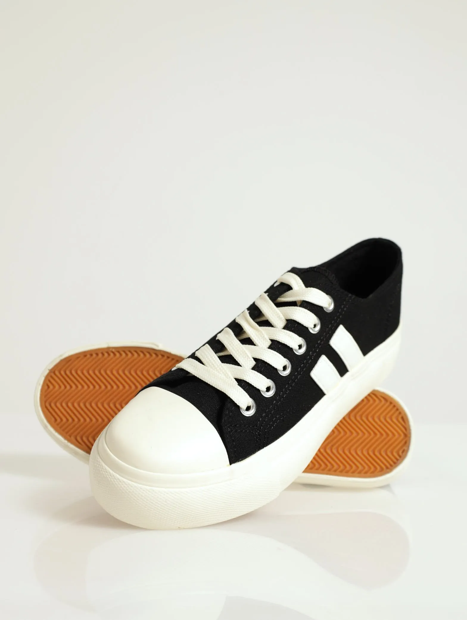 Vulcanized Plain Sneaker - Black