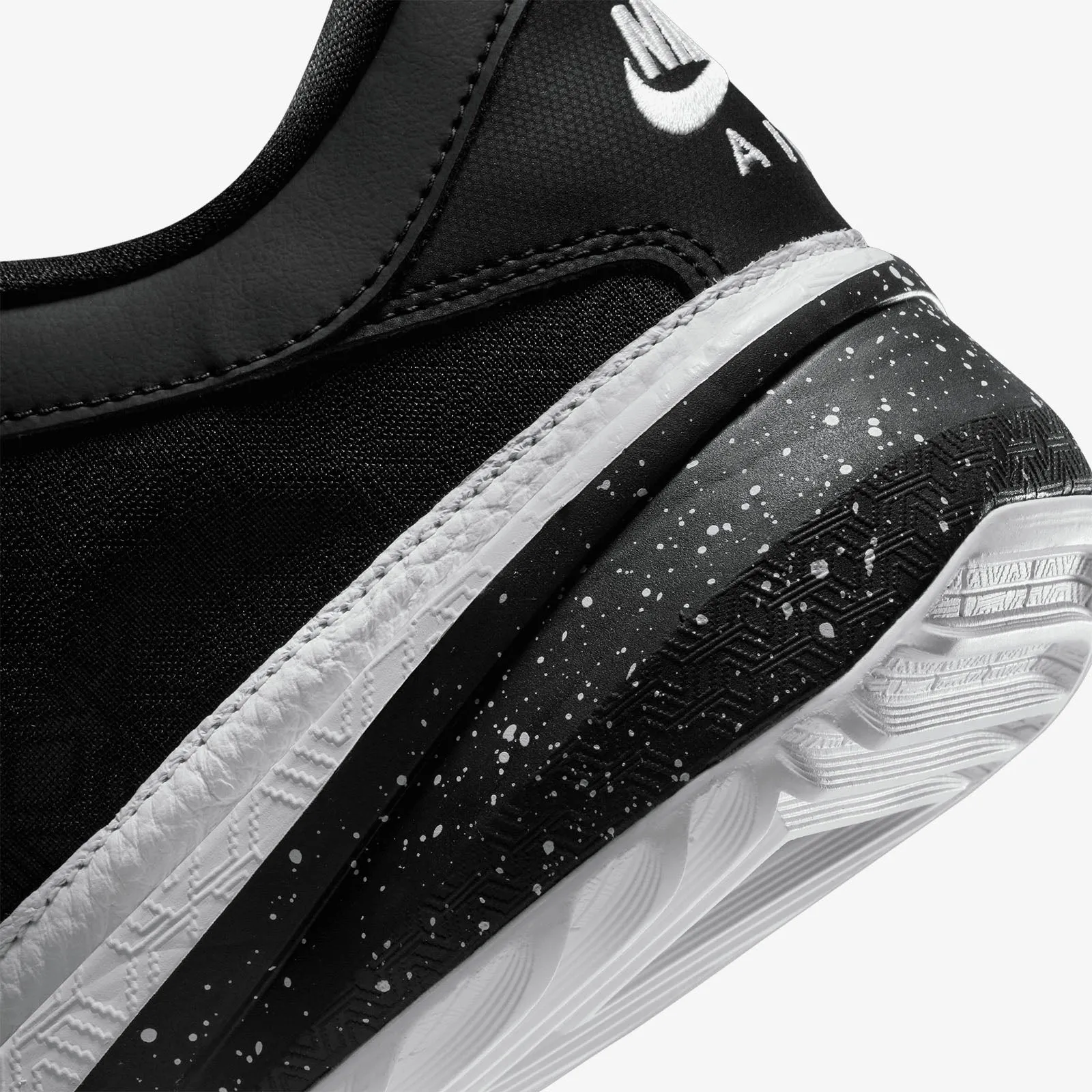 Zoom Freak 5 - Black/White